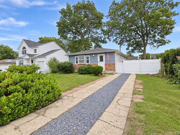 90 Robinwood Drive , Mastic Beach, NY 11951