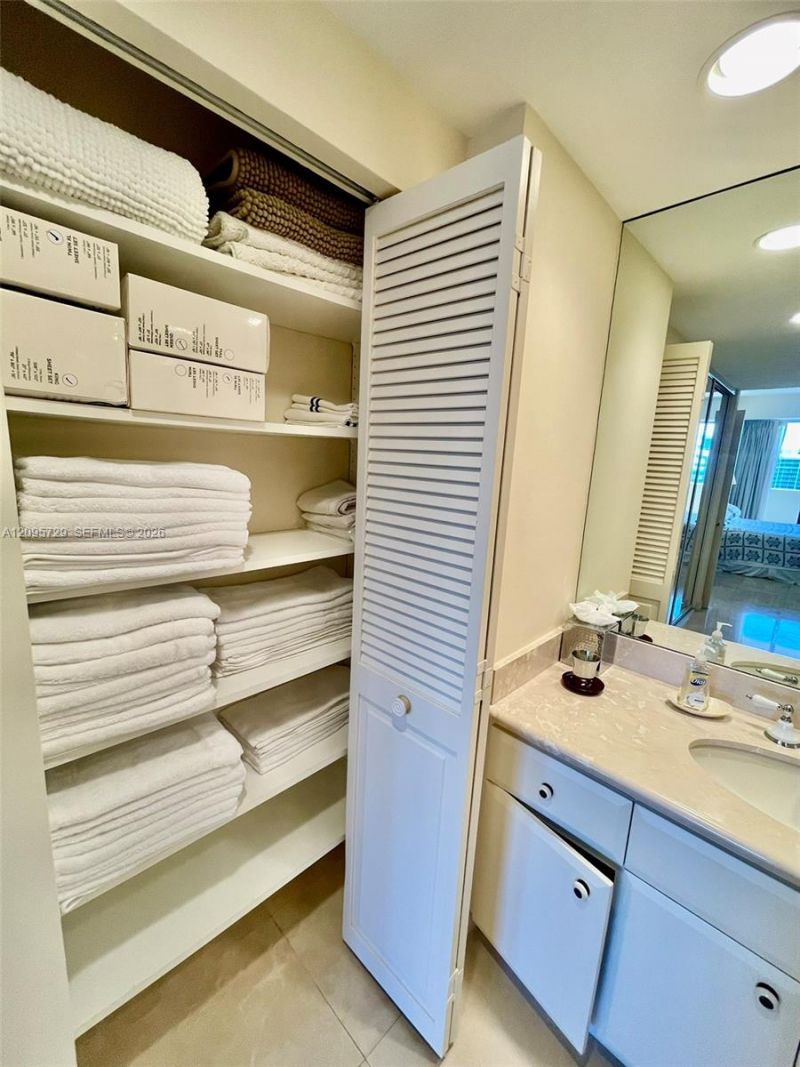201 Crandon Blvd , Unit 1235, Key Biscayne, FL 33149 Photo
