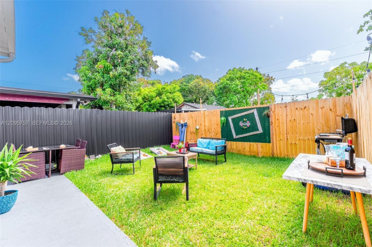 550 NW 43rd Pl, Miami, FL 33126 Photo