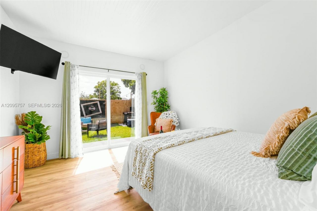 550 NW 43rd Pl, Miami, FL 33126 Photo
