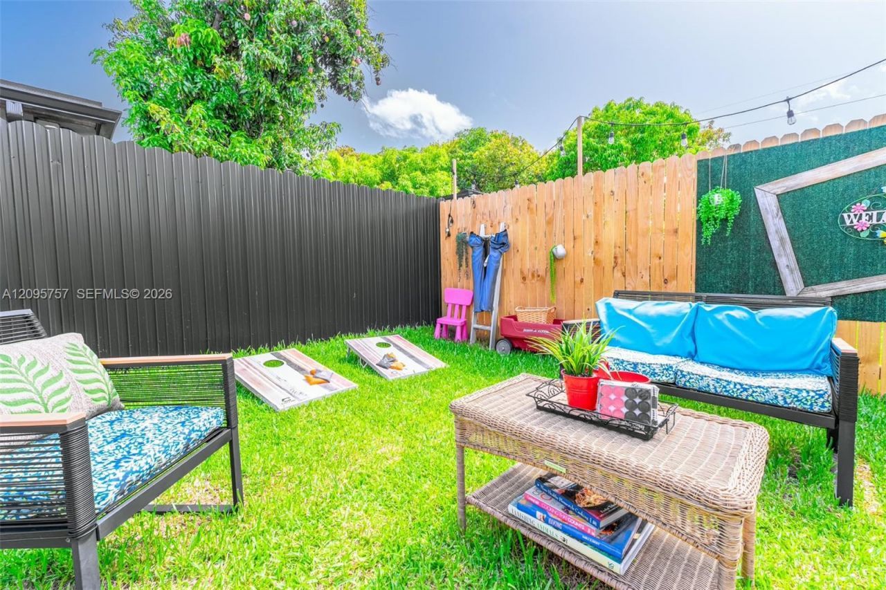 550 NW 43rd Pl, Miami, FL 33126 Photo