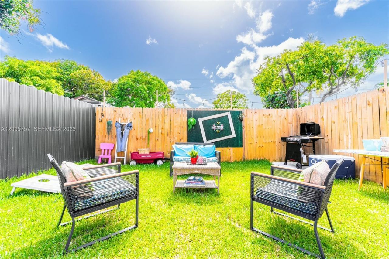 550 NW 43rd Pl, Miami, FL 33126 Photo