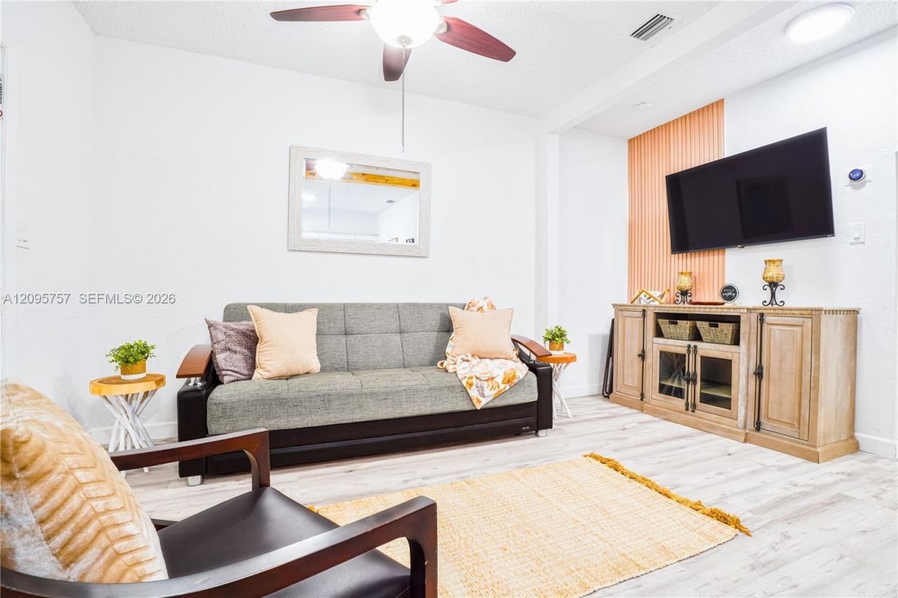 550 NW 43rd Pl, Miami, FL 33126 Photo