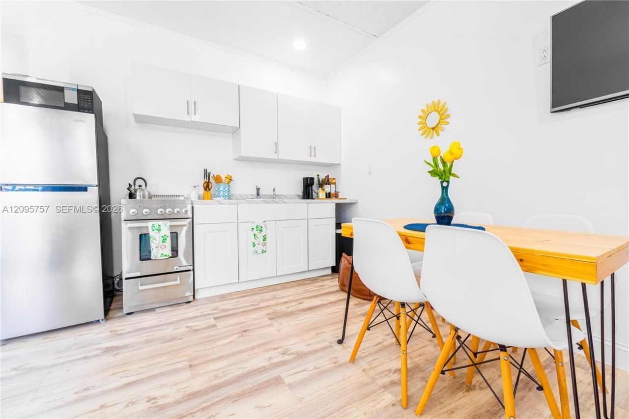 550 NW 43rd Pl, Miami, FL 33126 Photo