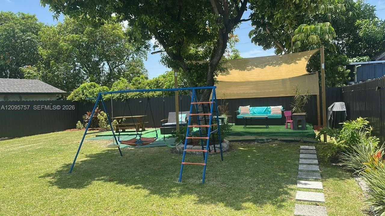 550 NW 43rd Pl, Miami, FL 33126 Photo