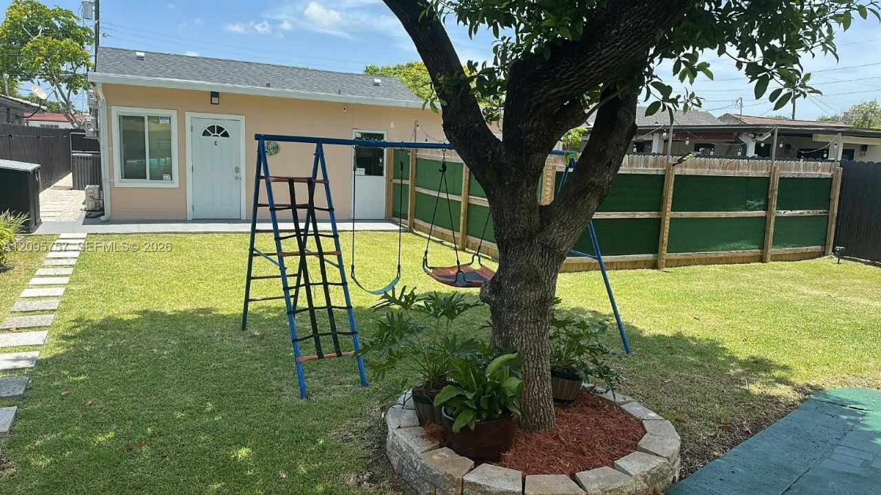 550 NW 43rd Pl, Miami, FL 33126 Photo