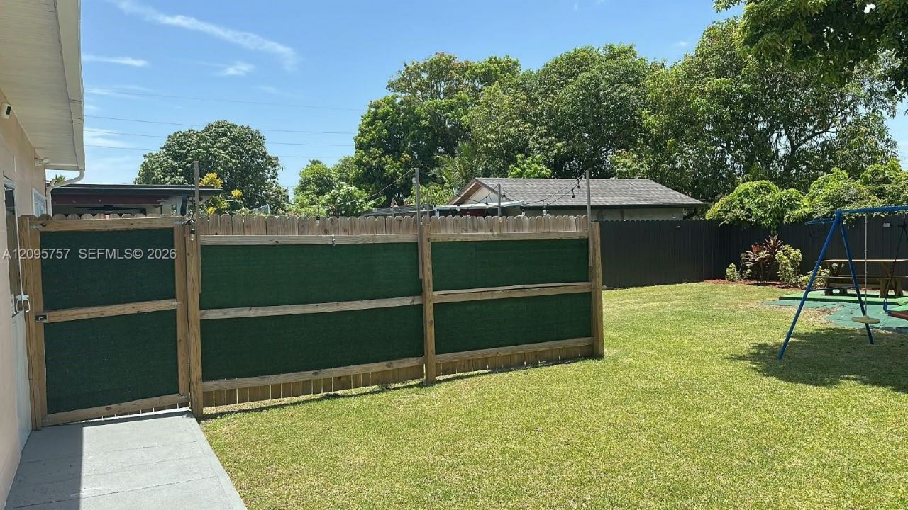 550 NW 43rd Pl, Miami, FL 33126 Photo