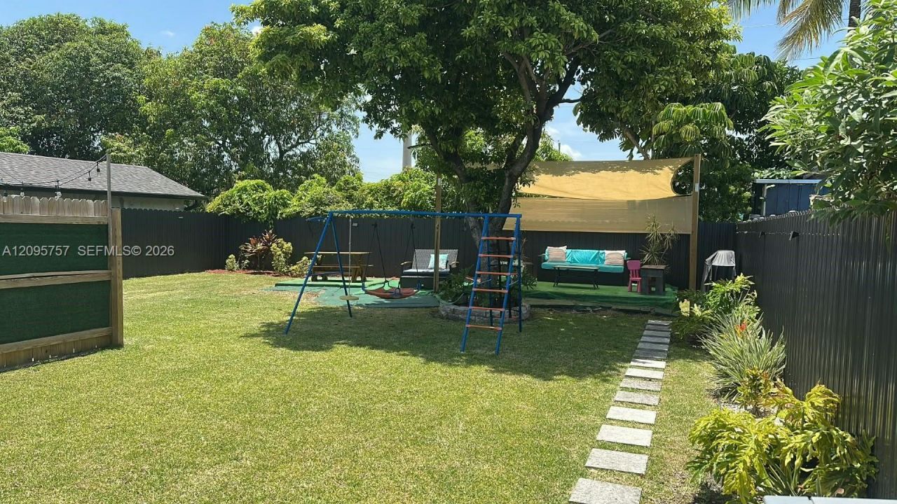 550 NW 43rd Pl, Miami, FL 33126 Photo