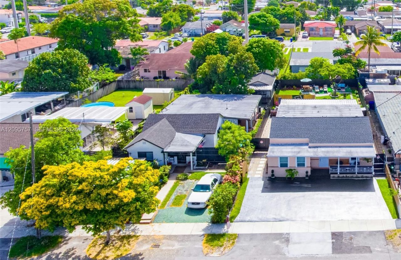 550 NW 43rd Pl, Miami, FL 33126 Photo