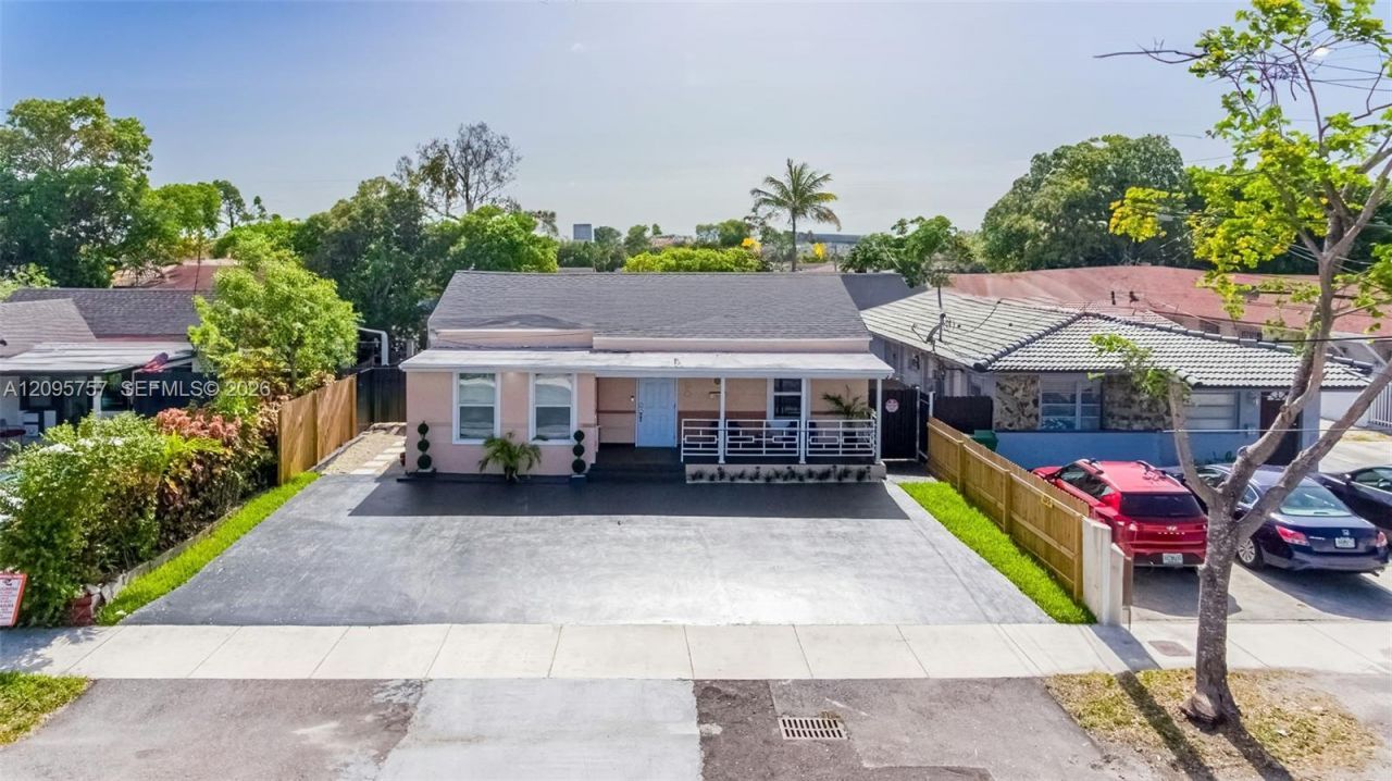 550 NW 43rd Pl, Miami, FL 33126 Photo