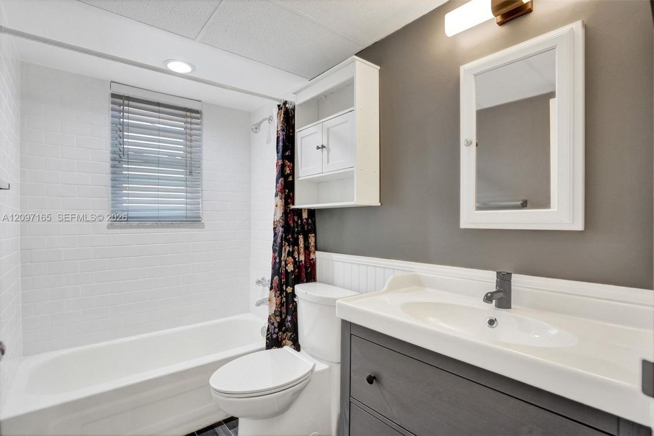 2871 Somerset Dr , Unit 209, Lauderdale Lakes, FL 33311 Photo