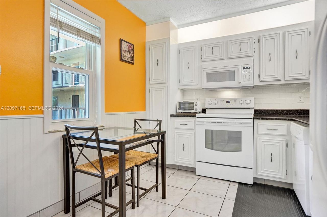2871 Somerset Dr , Unit 209, Lauderdale Lakes, FL 33311 Photo