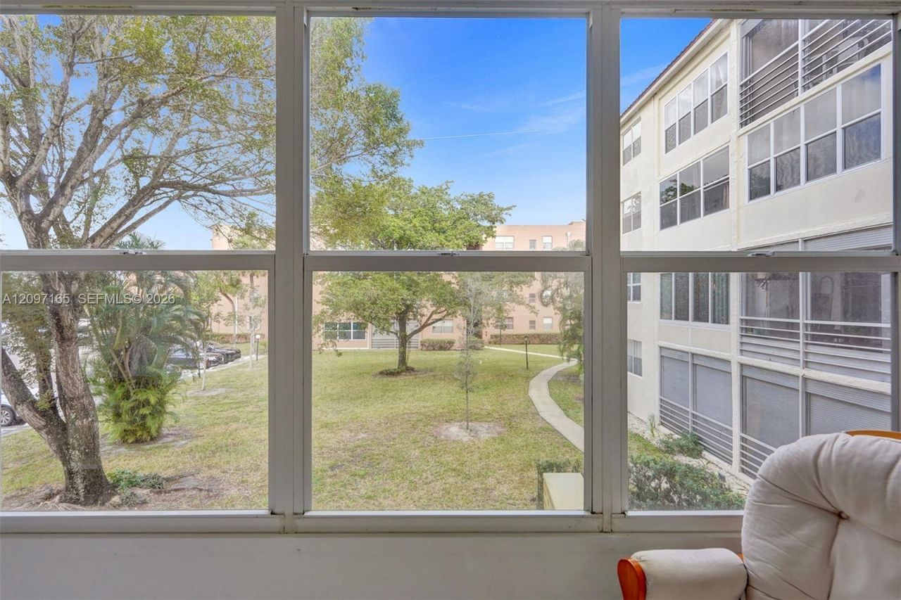 2871 Somerset Dr , Unit 209, Lauderdale Lakes, FL 33311 Photo