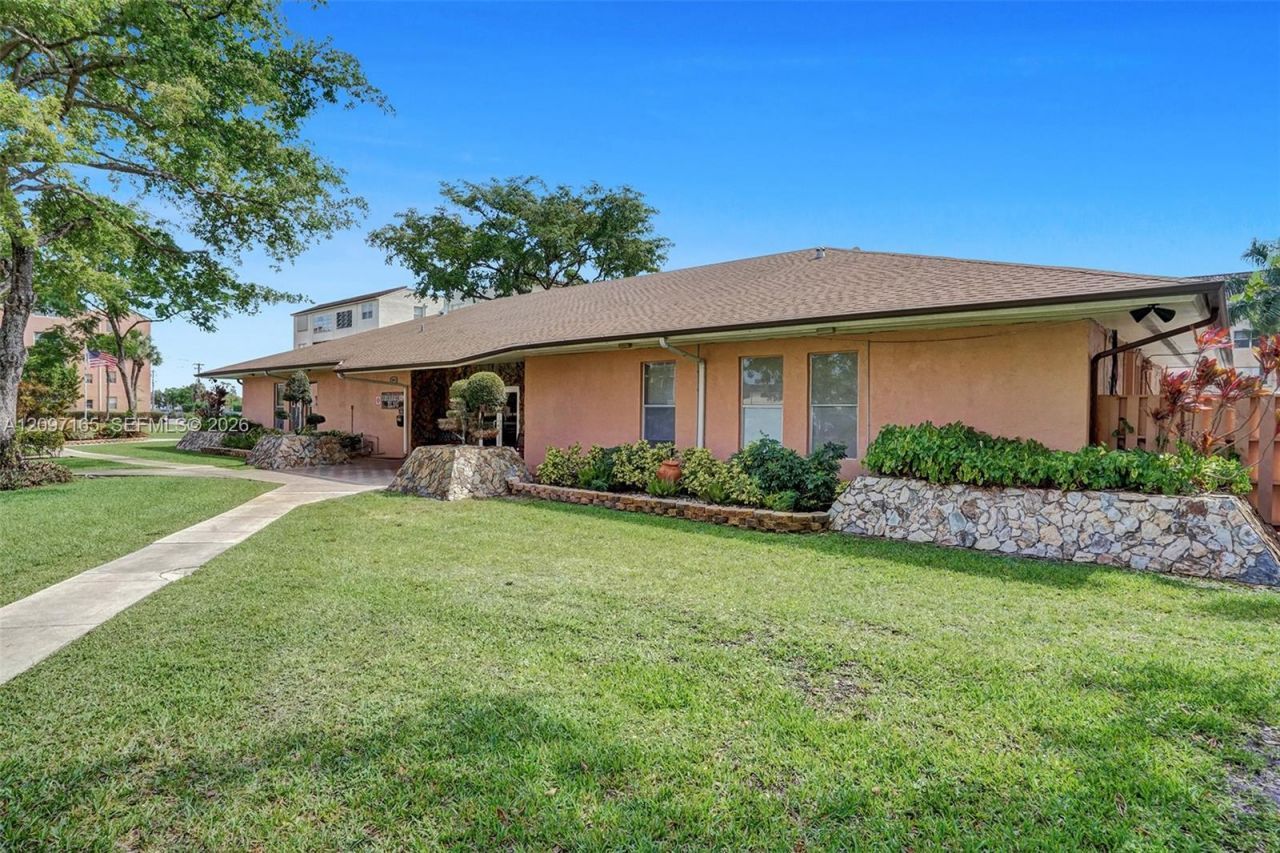 2871 Somerset Dr , Unit 209, Lauderdale Lakes, FL 33311 Photo