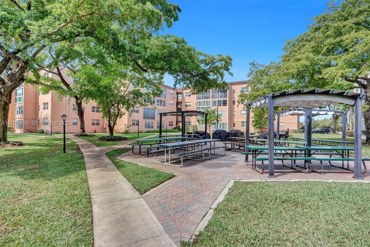 2871 Somerset Dr , Unit 209, Lauderdale Lakes, FL 33311 Photo