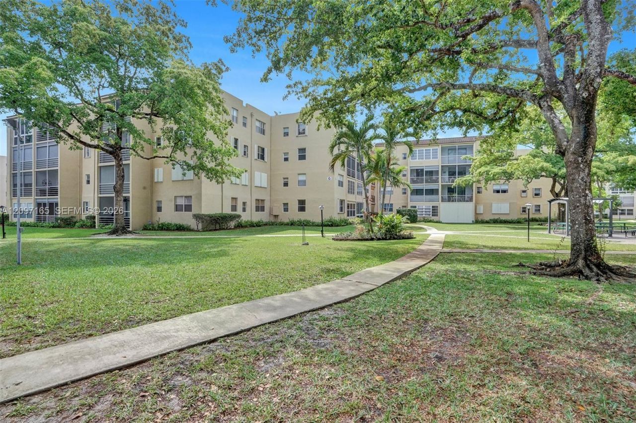 2871 Somerset Dr , Unit 209, Lauderdale Lakes, FL 33311 Photo