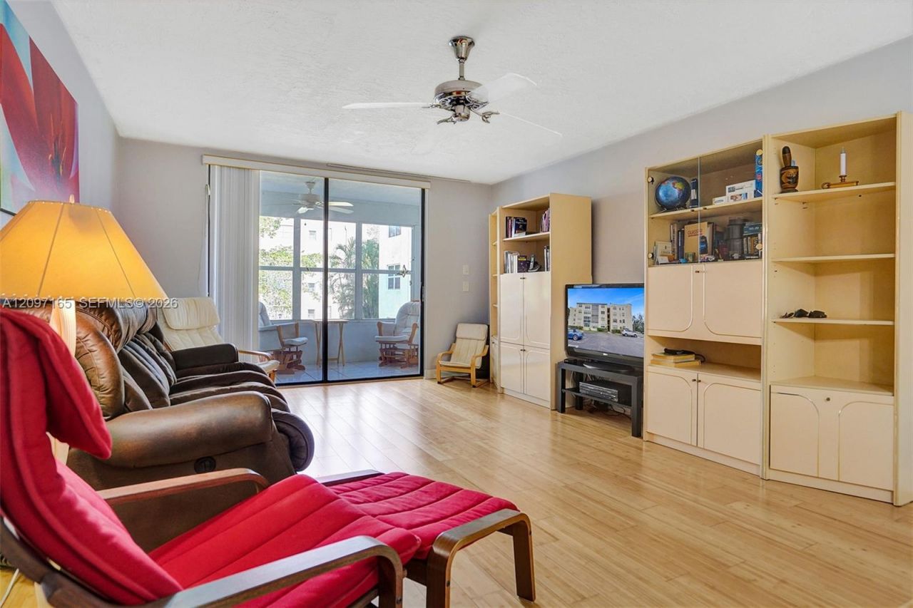 2871 Somerset Dr , Unit 209, Lauderdale Lakes, FL 33311 Photo