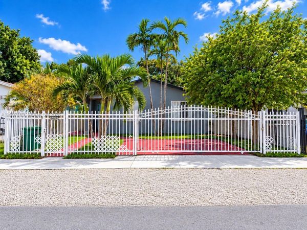 3024 NW 55th St , Miami, FL 33142