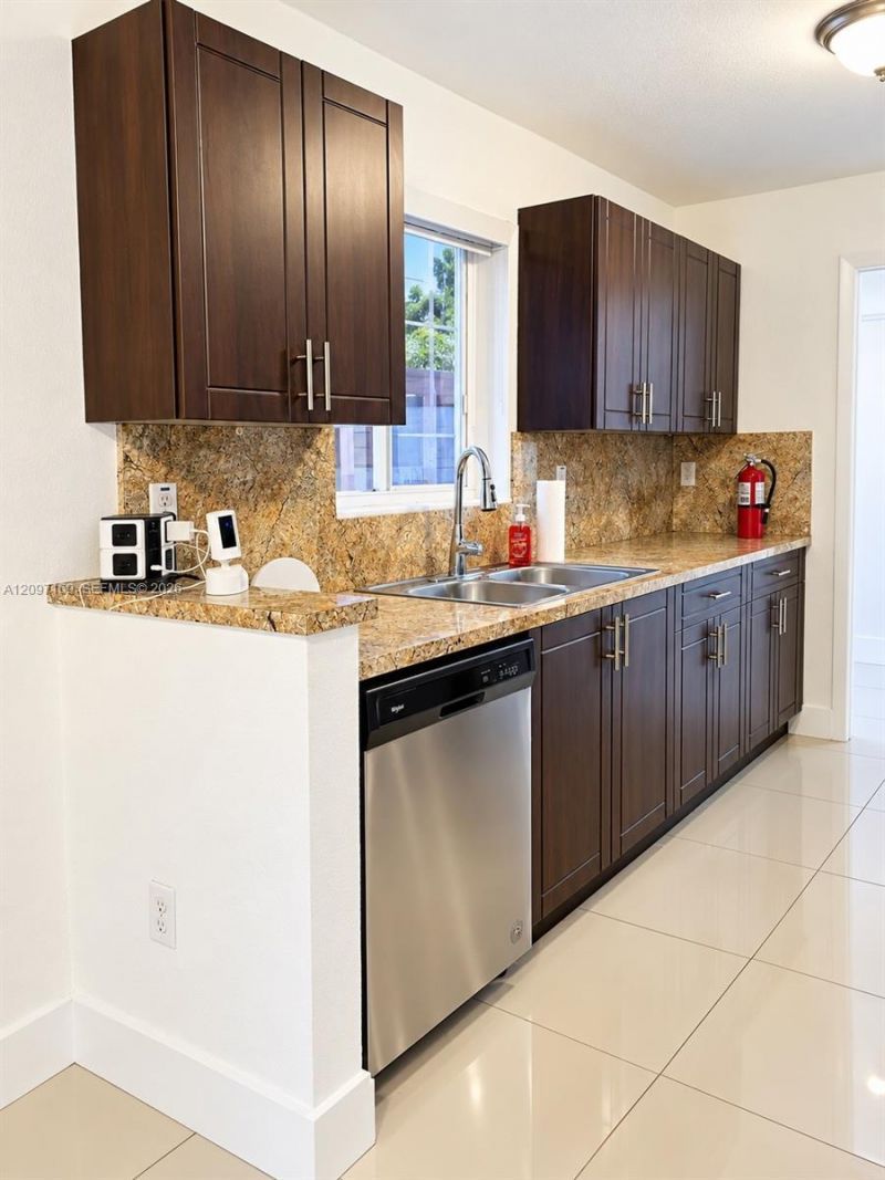 3024 NW 55th St , Miami, FL 33142 Photo