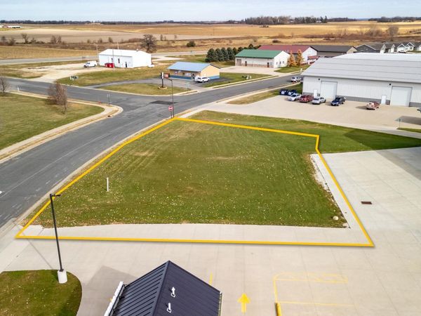 315 Sandstone Drive NW, Eyota, MN 55934