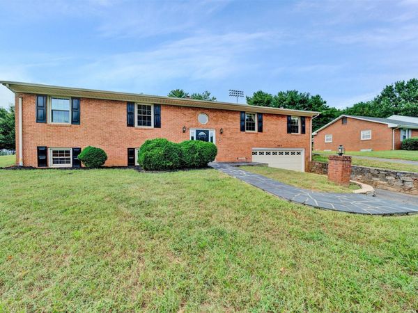 320 Swan DR, Vinton, VA 24179