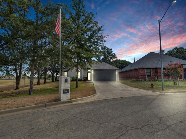 780 Stribling Circle, Azle, TX 76020