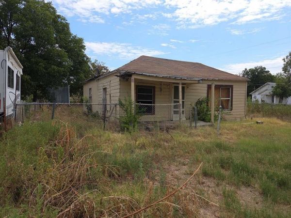 1015 S Pecos Street, Coleman, TX 76834