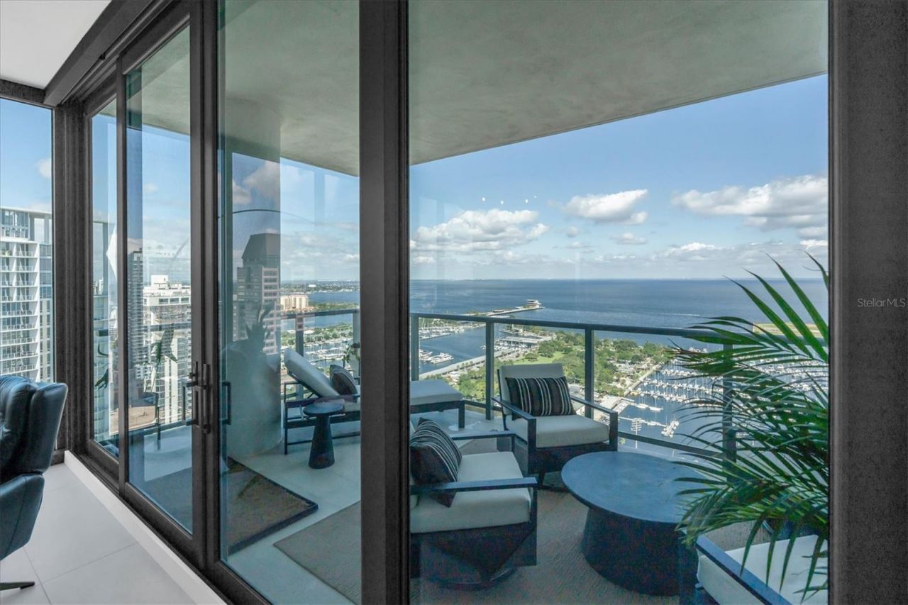 301 1st Street S, Unit 3003, Saint Petersburg, FL 33701 Photo