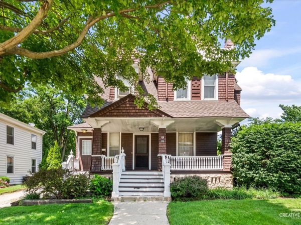 386 E Chicago Street , Elgin, IL 60120