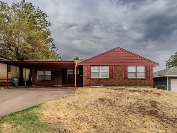 1113 Nowahy Avenue, Clinton, OK 73601