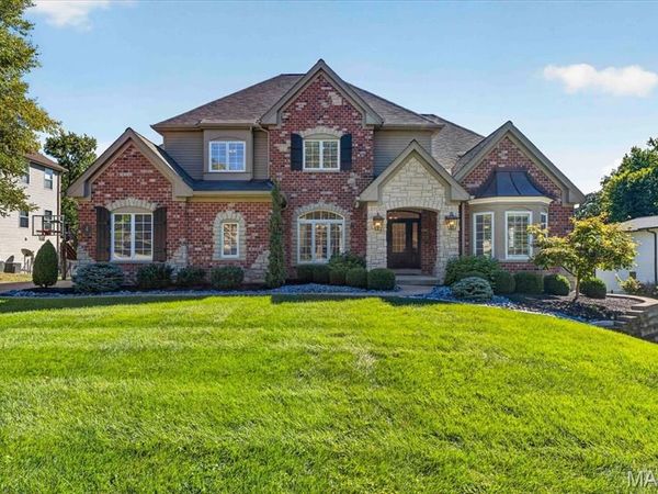 4 Colonial Hills Parkway, St Louis, MO 63141