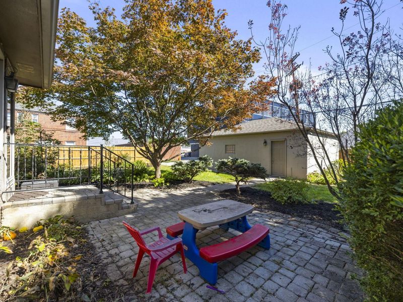 40 S Kellner Road, Columbus, OH 43209 Photo 4
