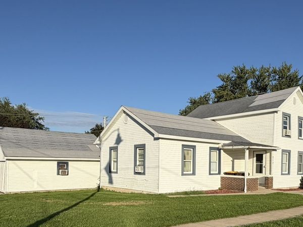 217 W Railroad Street , Lena, IL 61048
