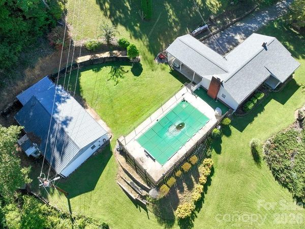 709 Berry Place SW, Lenoir, NC 28645