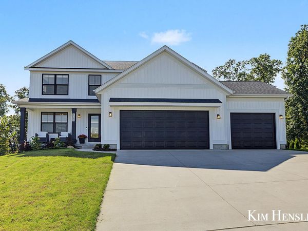 6343 Bentley Drive NE, Belmont, MI 49306