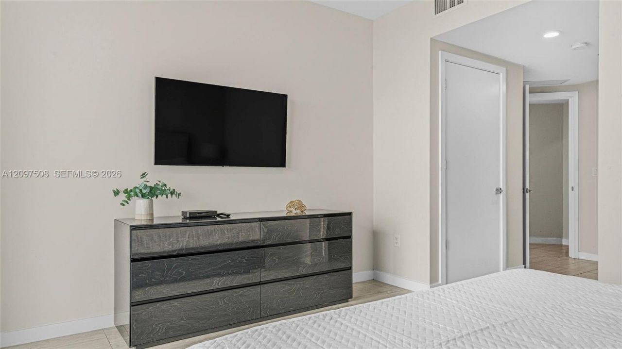 3900 Biscayne Blvd , Unit N-913, Miami, FL 33137 Photo