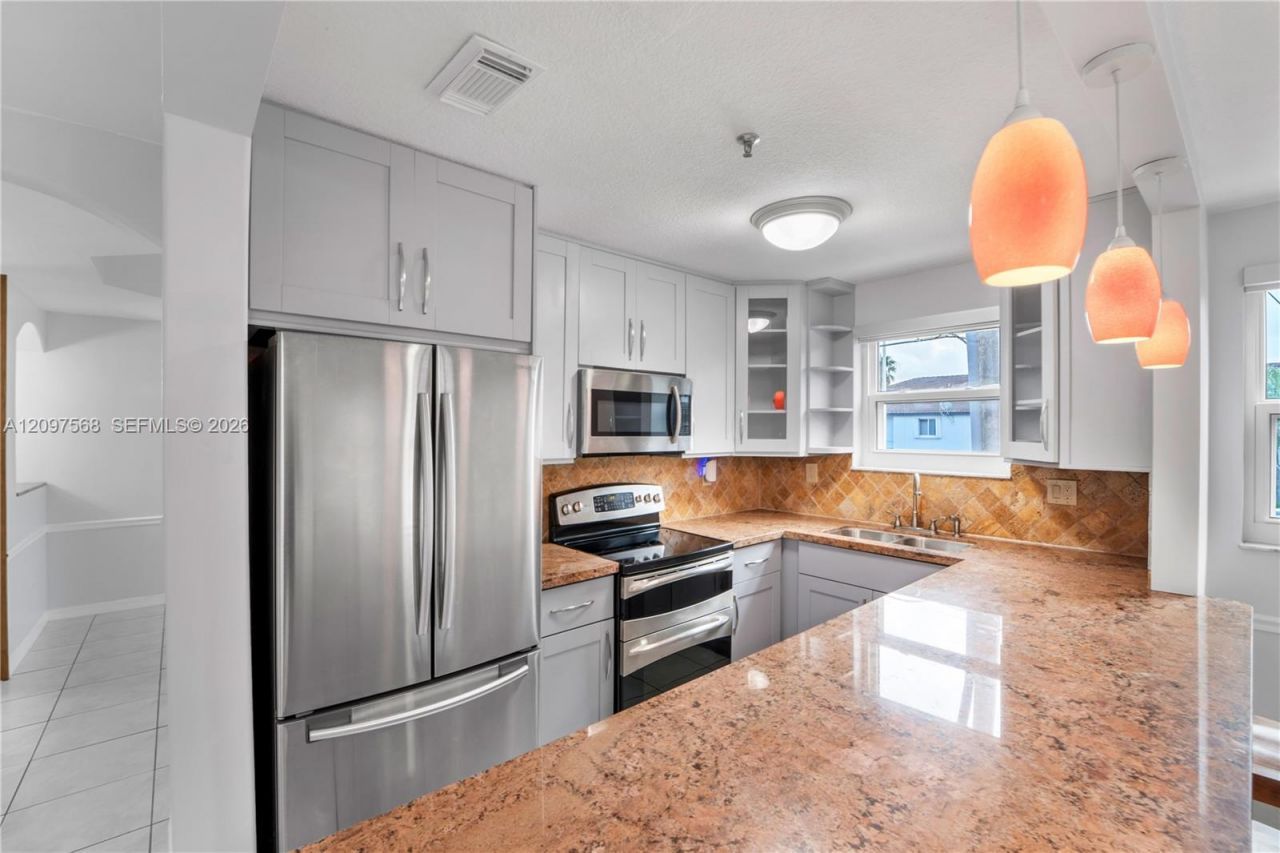 955 NW 82nd Ave , Unit 213-C, Miami, FL 33126 Photo