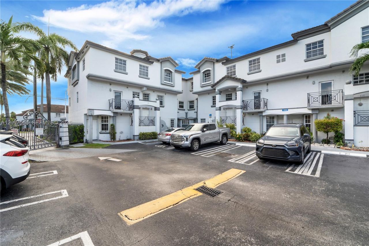 955 NW 82nd Ave , Unit 213-C, Miami, FL 33126 Photo
