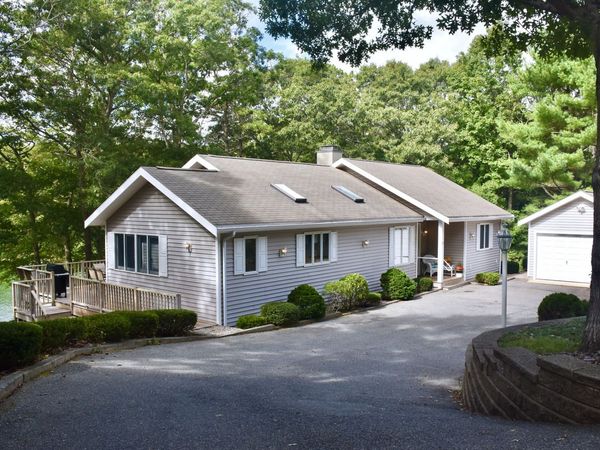 195 Lake Shore Dr, Barnstable, MA 02648