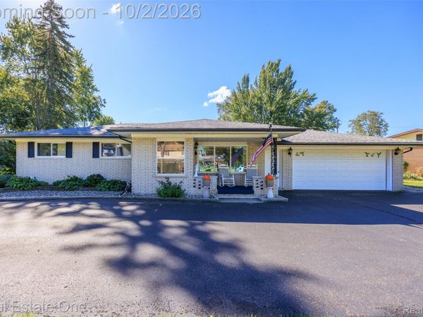 6056 Pinetree Drive, Shelby Township, Mi 48316