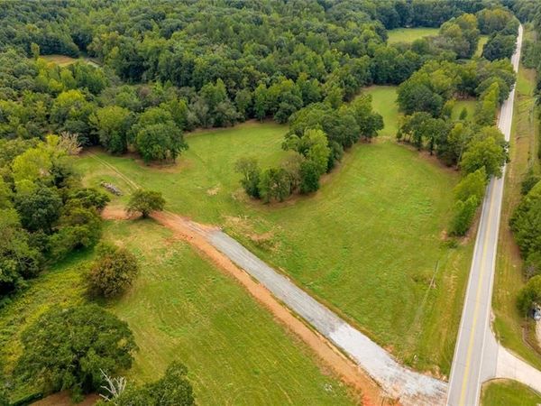 2104 Hwy 123 , Toccoa, GA 30577