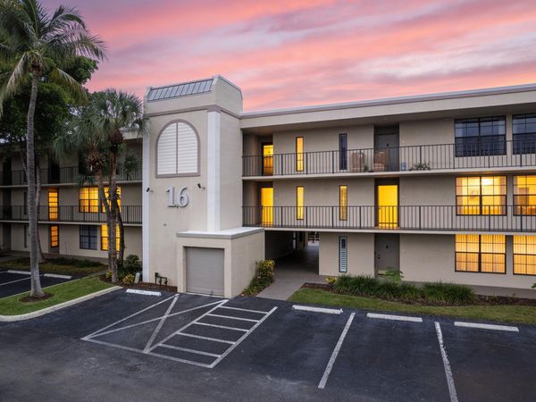 16 ROYAL PALM Way, Unit 205, Boca Raton, FL 33432