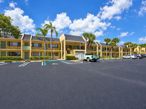 1509 Meadows Circle W, Boynton Beach, FL 33436