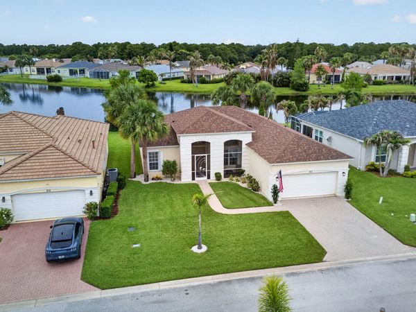 512 SW Lake Manatee Way, Port St. Lucie, FL 34986