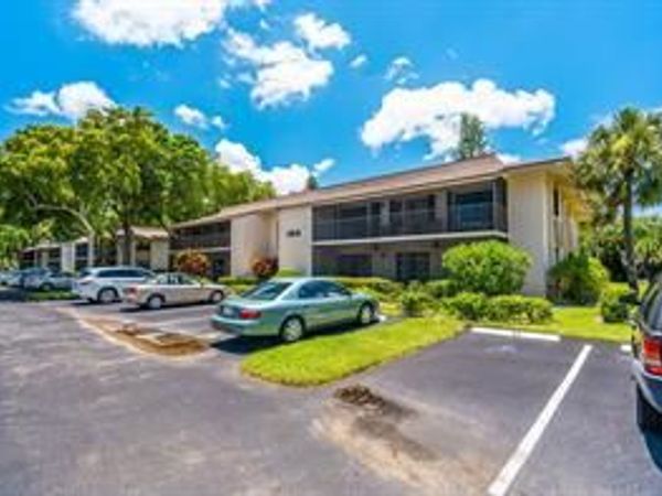 183 Deer Creek Country Club Boulevard, Unit 607, Deerfield Beach, FL 33441