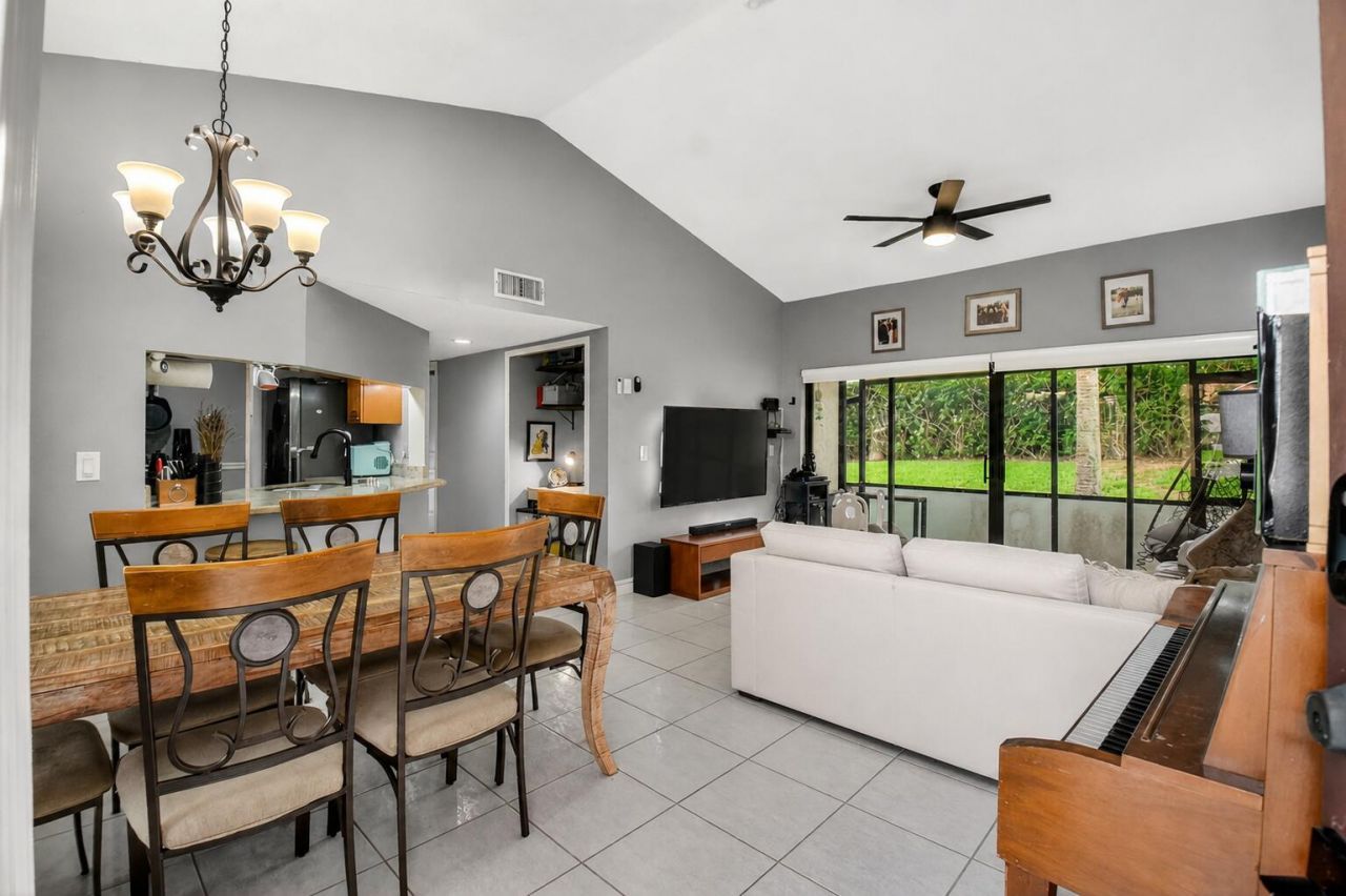 14 Via De Casas Sur, Unit 104, Boynton Beach, FL 33426 Photo