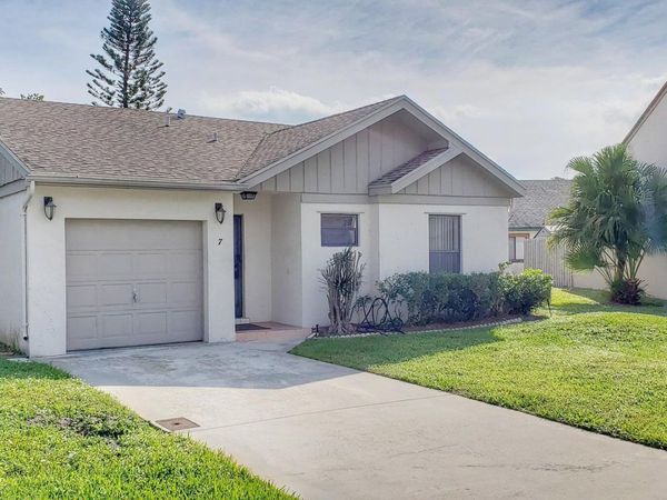 7 Whitehall Way, Boynton Beach, FL 33436