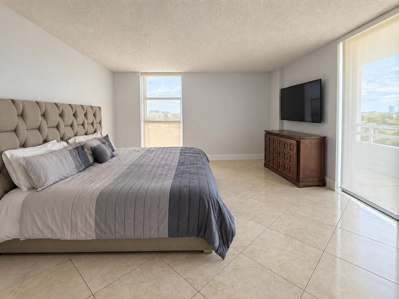 20355 NE 34 Court, Unit 828, Aventura, FL 33180 Photo