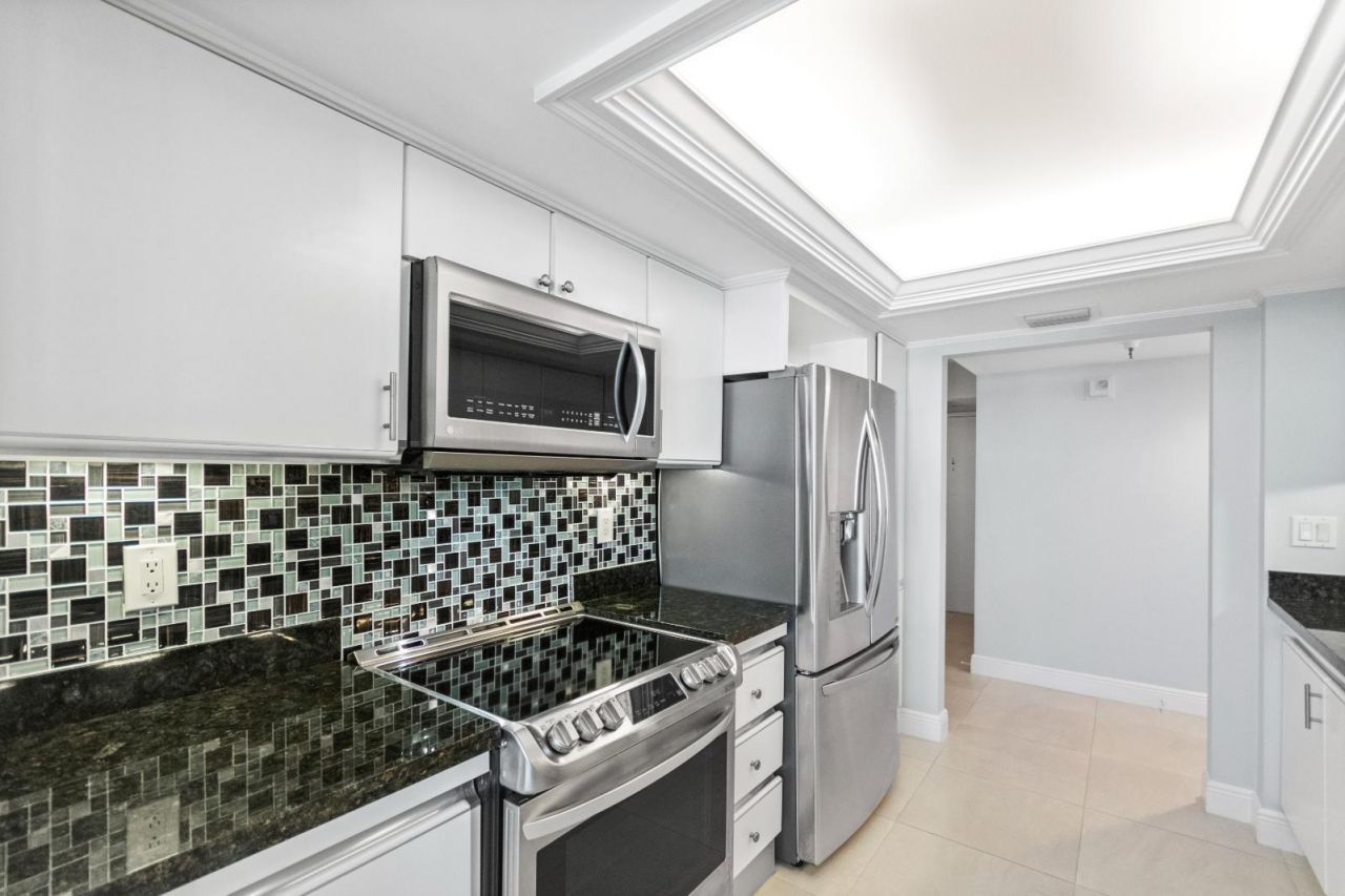 115 Lakeshore Drive, Unit 549, North Palm Beach, FL 33408 Photo