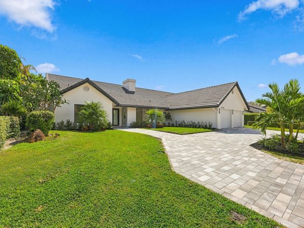 10941 BOCA WOODS Lane, Boca Raton, FL 33428